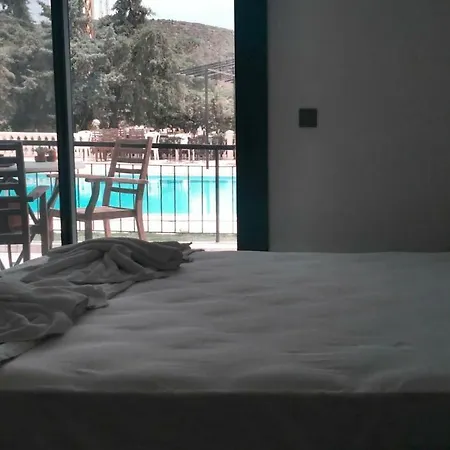 Rana Hotel *